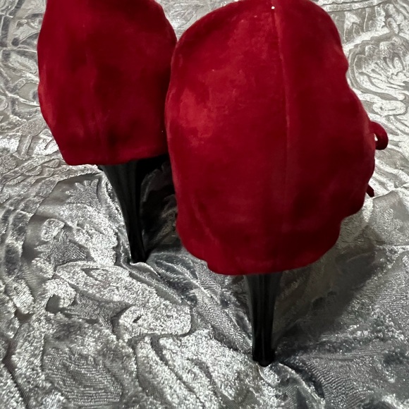 Guess Red Vegan Suede Heels sz 8.5 - Picture 3 of 11